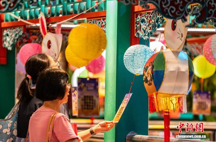 香港多元活动绘就“双节”喜庆团圆图景