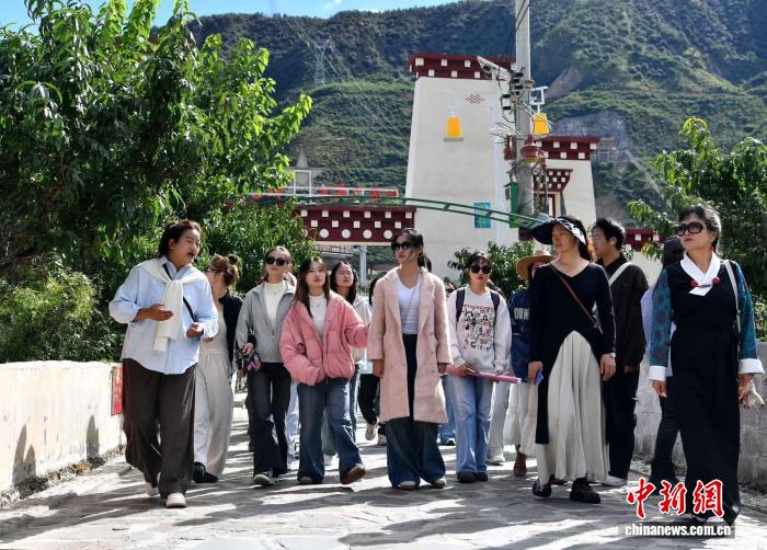 探访四川乡城传统村落：坚守百年风华 守护民族根脉