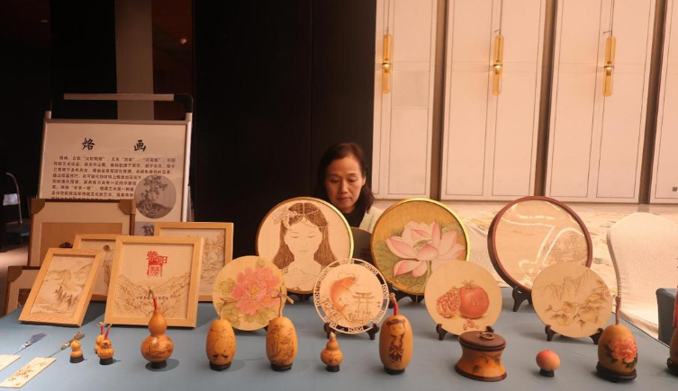 荥阳采风活动开启，海外华文媒体高层品鉴六项非遗文化