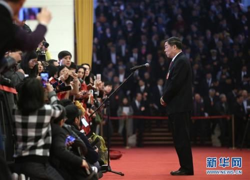 这是国家发展和改革委员会主任何立峰在“部长通道”接受采访。 新华社记者 金立旺 摄 图片来源:新华网 这是国家发展和改革委员会主任何立峰在“部长通道”接受采访。 新华社记者 金立旺 摄 图片来源:新华网