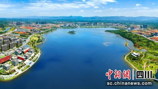天府新区兴隆湖一景。 天府新区兴隆湖一景。