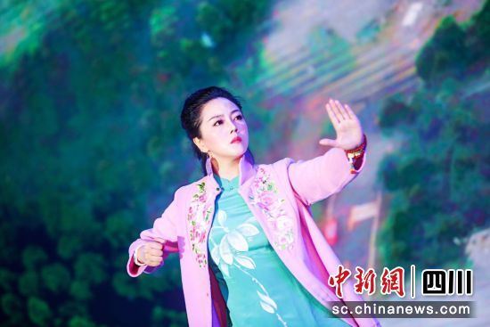 中国著名武术家、中华李雅轩太极派系掌门陈骊珠大师。 中国著名武术家、中华李雅轩太极派系掌门陈骊珠大师。