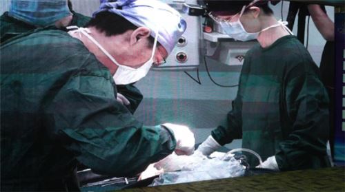 沈阳杏林整形外科医院挑战医学“换脸”_8小时让早衰少女“返老还童” 沈阳杏林整形外科医院挑战医学“换脸”_8小时让早衰少女“返老还童”